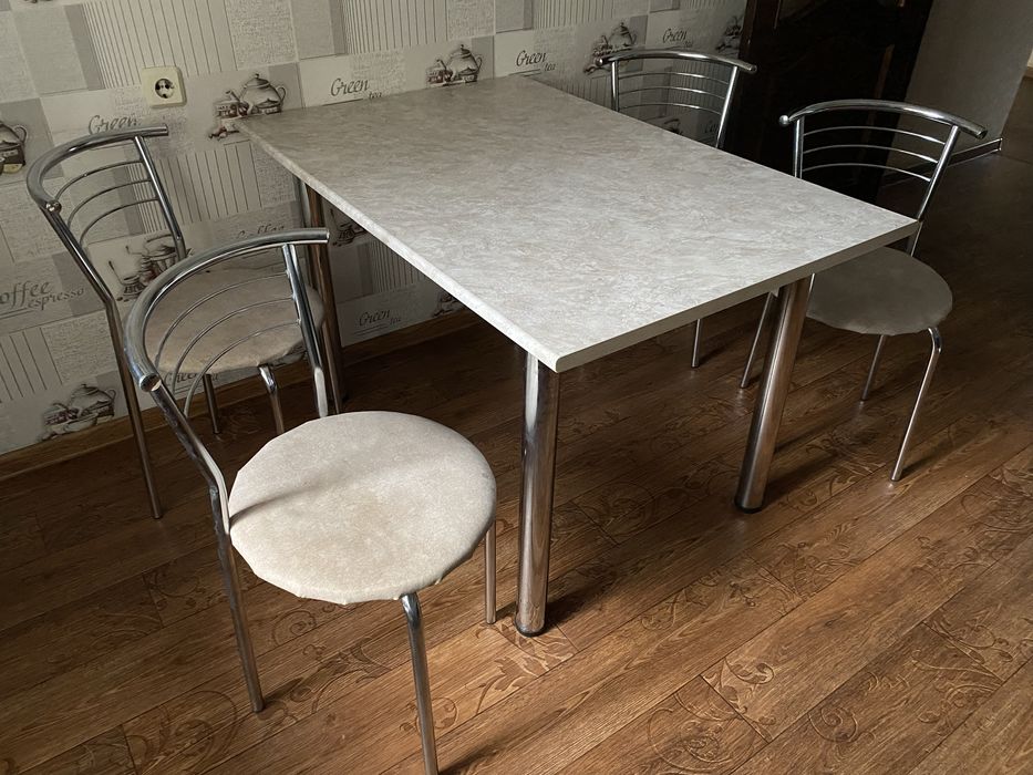 Стол кухонный со стульями