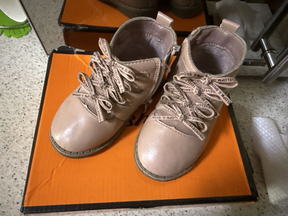 Продам всю детскую обувь