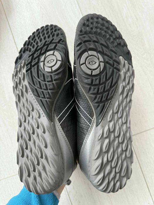 Incaltaminte fotbal Lotto Maestro 700