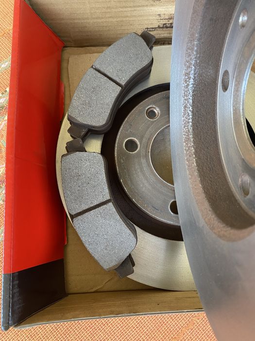 .Спирачни дискове и накладки ,кори за врати на пежо 207 хечбек 2011 г.