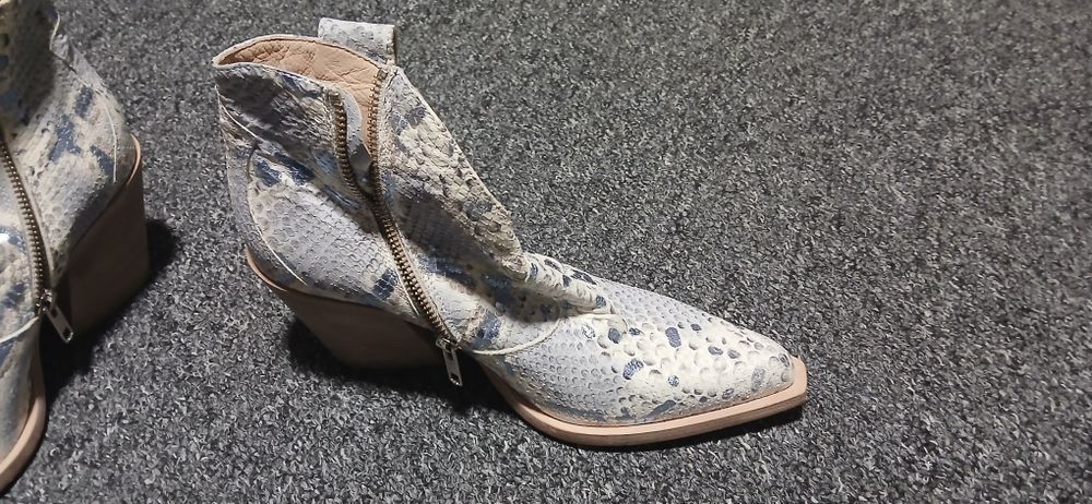 Ciocate piele 100% naturala numar 36 pantofi colectionari mai multe pv