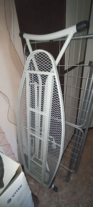 Продам самокат-10000. гладильную доску - 5000.