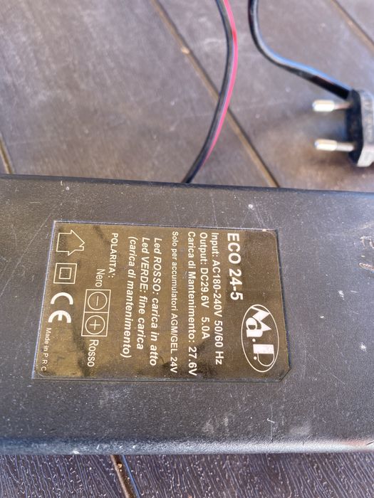 Încărcător  Baterii 29,6V  5.0APerfect funcțional ()