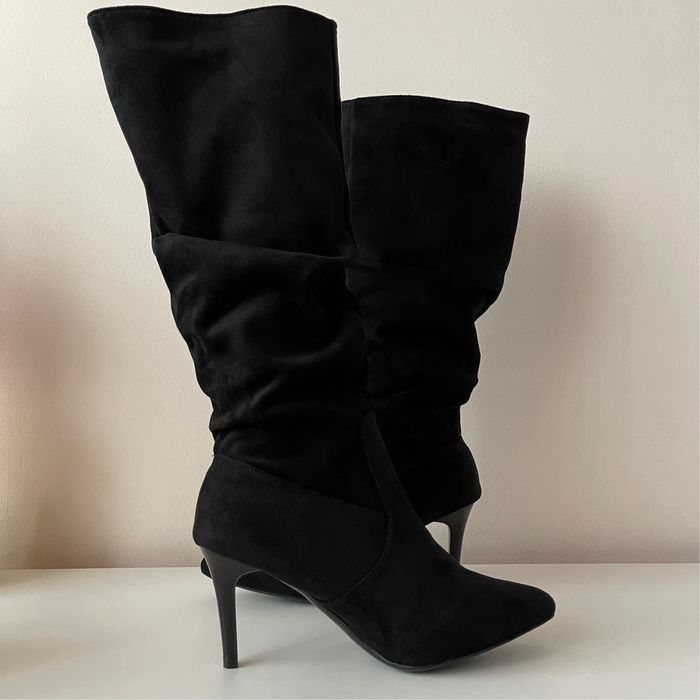 **НОВИ** стилни черни дамски ботуши на ток, 38 размер