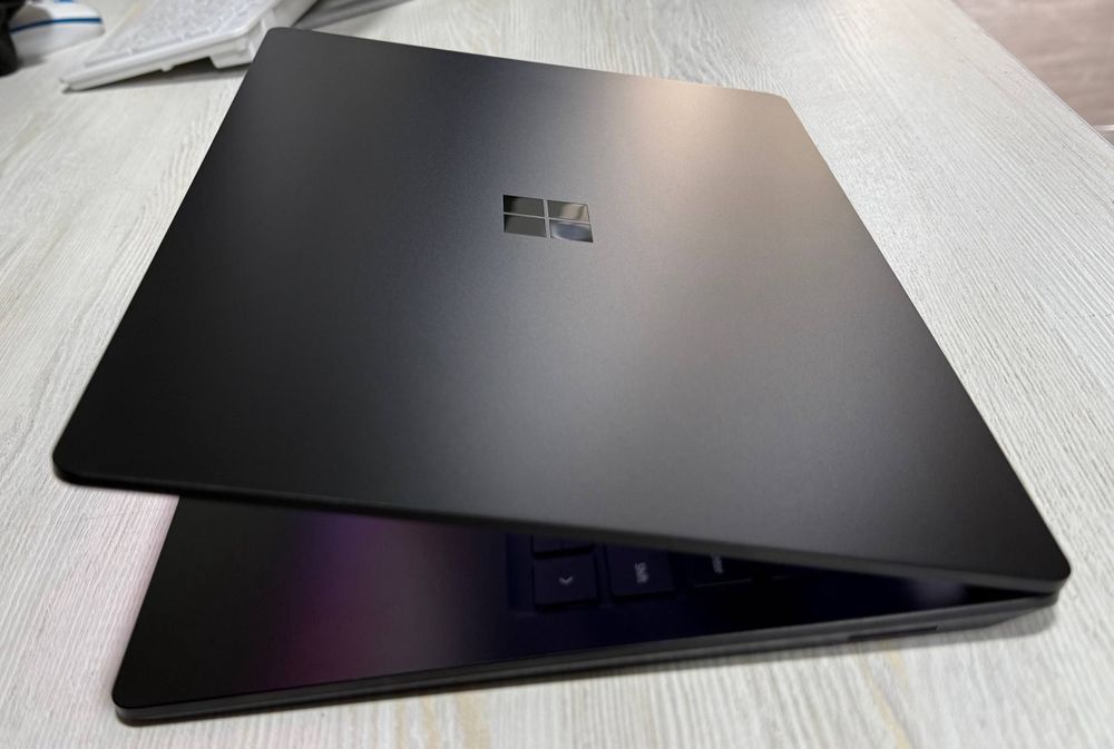 Microsoft Surface Laptop 5 black edition 
Black edition