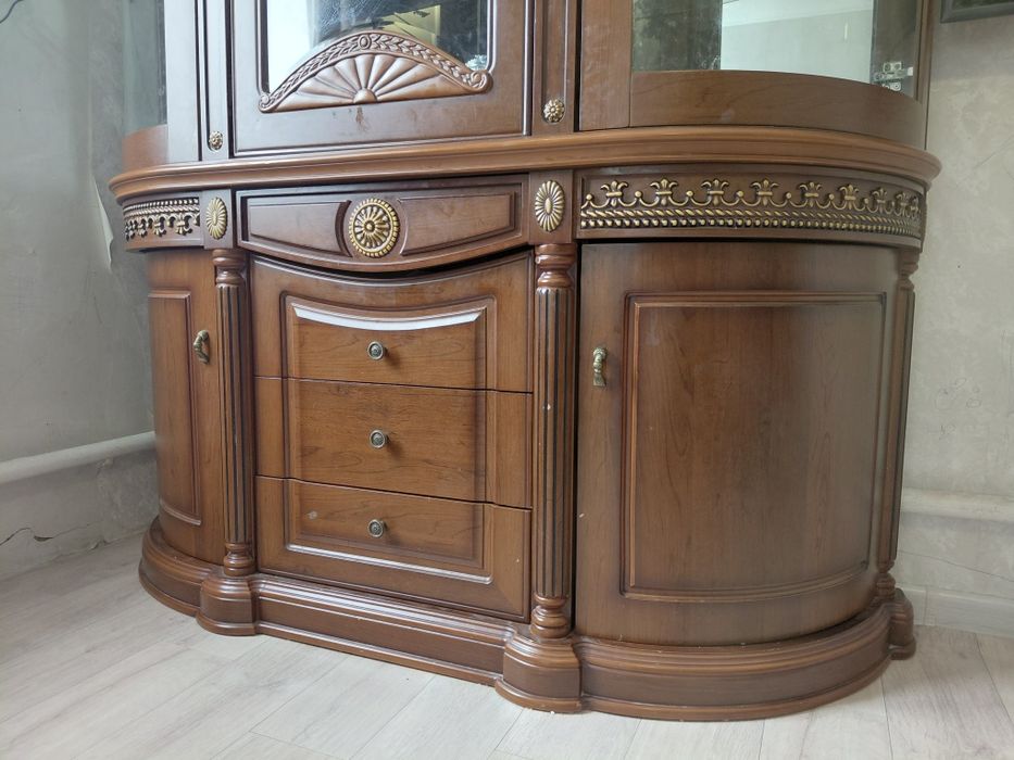 Шкаф витрина сервант мебель