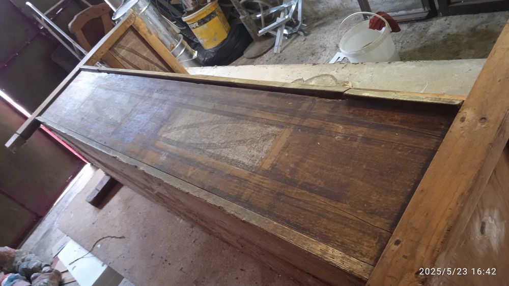 Recondiționez diferite obiecte;(mobila,rame tablouri,statuete lemn)