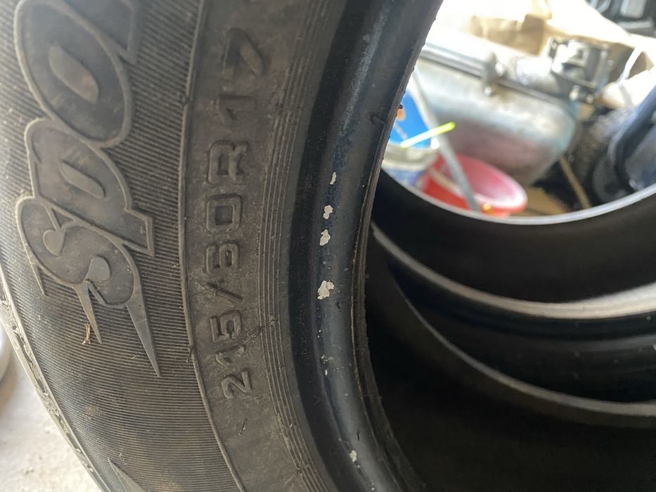 Продам резину 215.60.R17