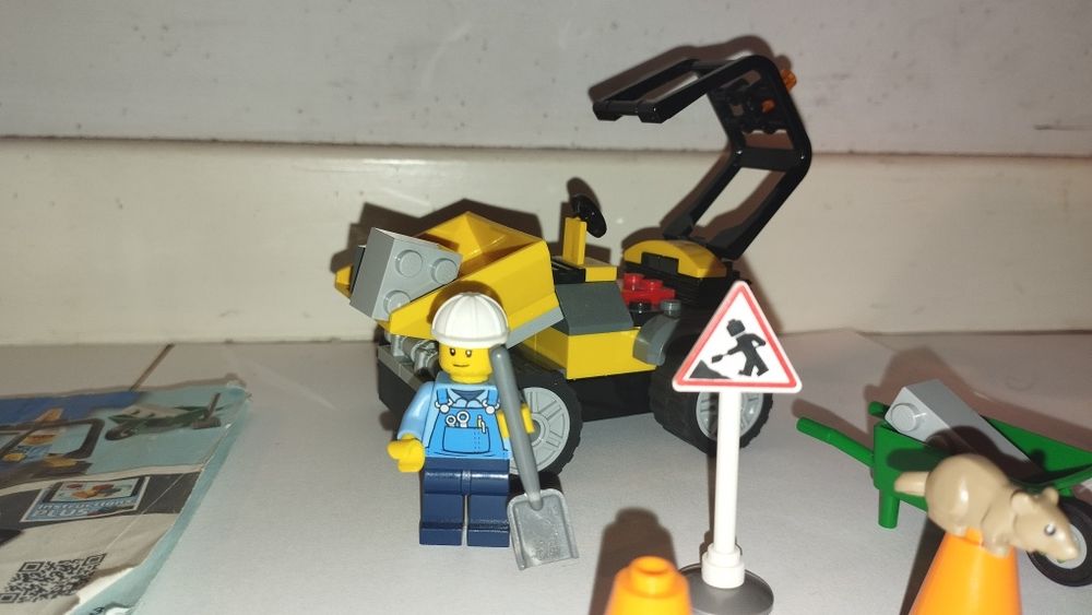 LEGO City 60284 – Stivuitor complet, cu manual, fără cutie