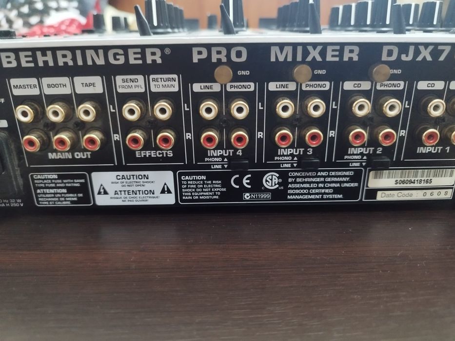 Behringer Pro Mixer DJ X 700