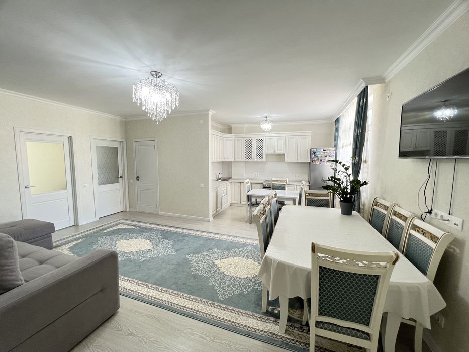 Продаются стол и стулья в отличном качестве.