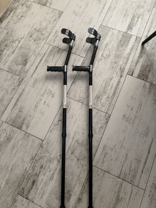 Продам костыли и ходунок