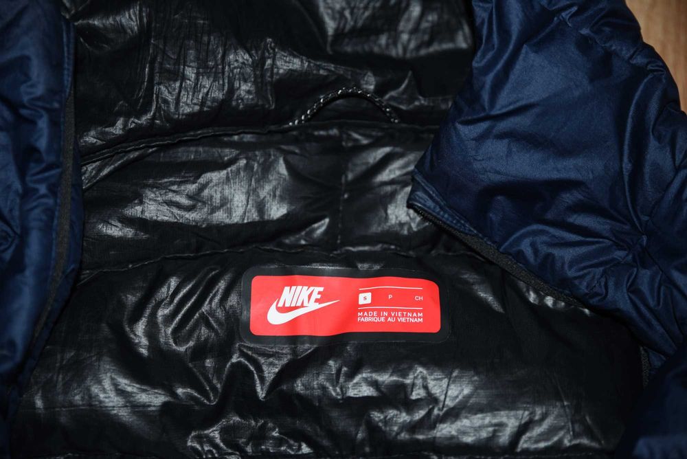 Nike Оригинална мъжка олекотена пухенка, размер S,