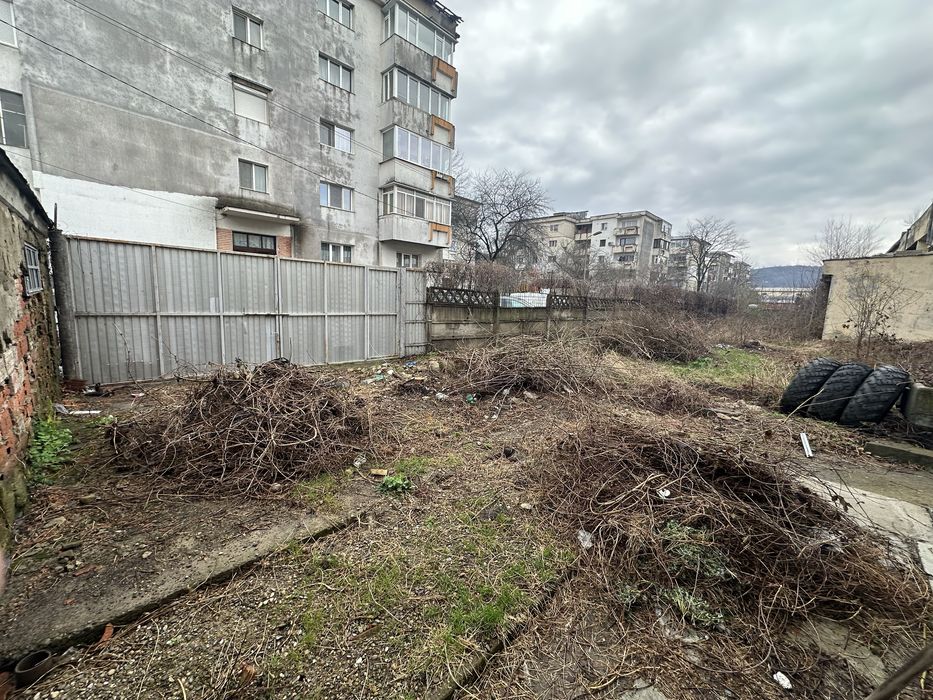 Teren intravilan + Constructie in Onesti str. Garii  250 mp