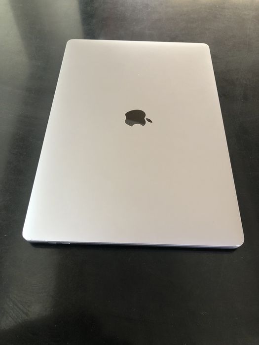Macbook pro  i7 16 dyum