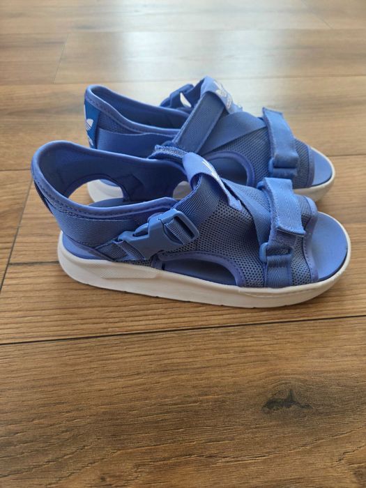 Сандали Adidas за момче 34 номер