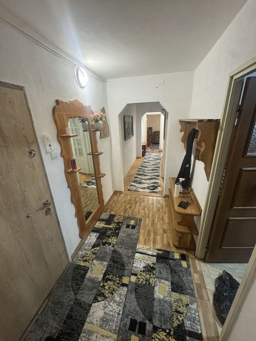 Inchiriez apartament cu 3 camere