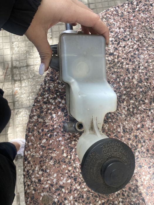 TOYOTA COROLLA спирачна помпа Главен спирачен цилиндър с резервоар