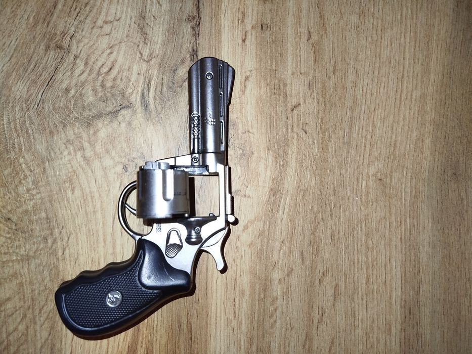 Метален пистолет с капси