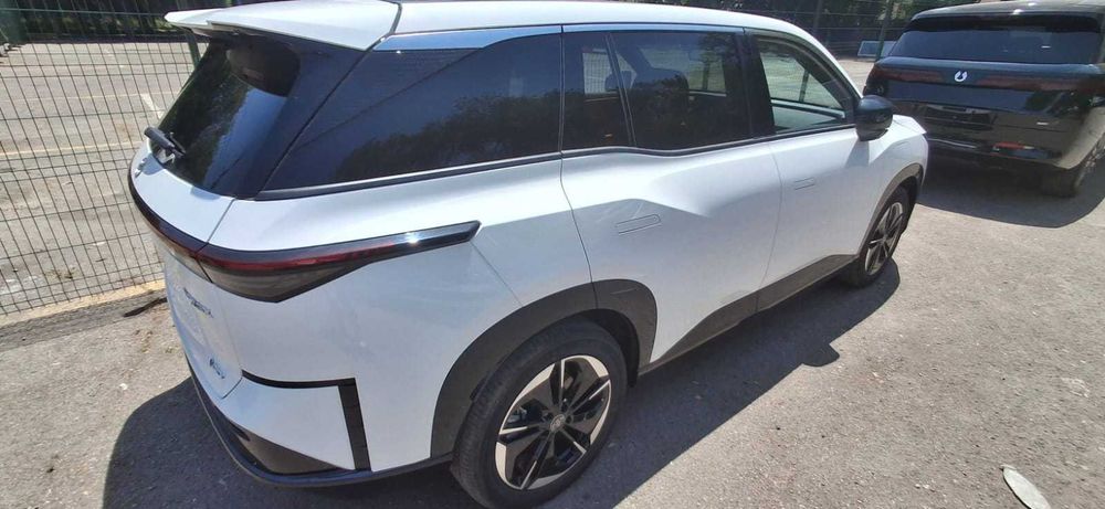 Продам новую Тойота BZ3X