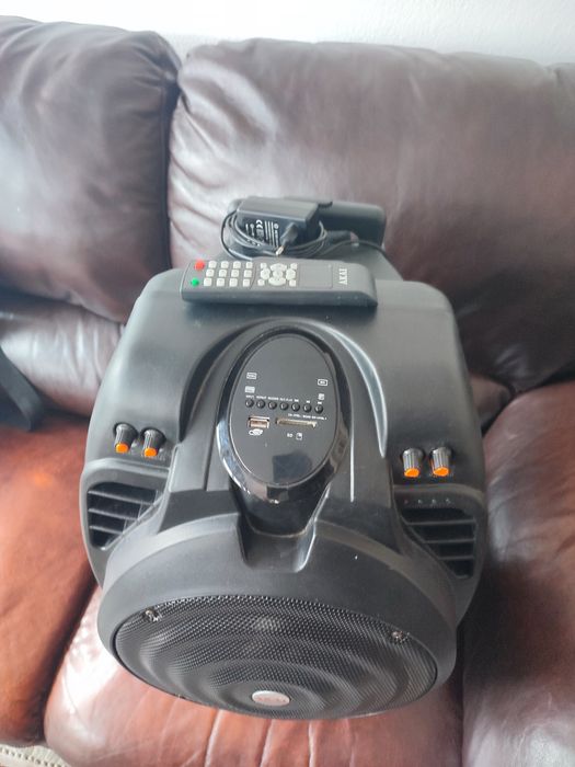 Boxă portabilă Akai 50 w