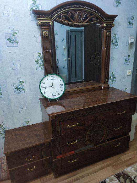 Продаётся спальний гарнитур