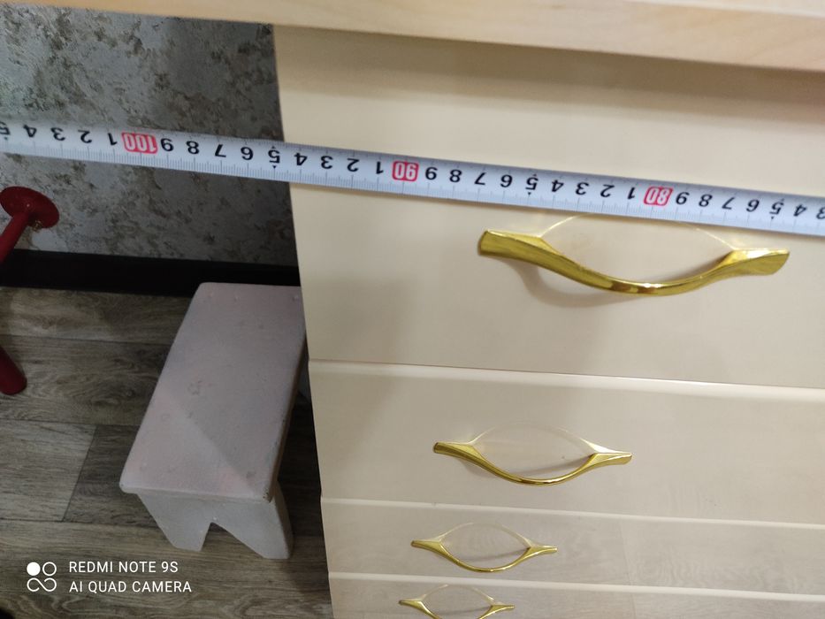 Продам комод с пелинальным столиком