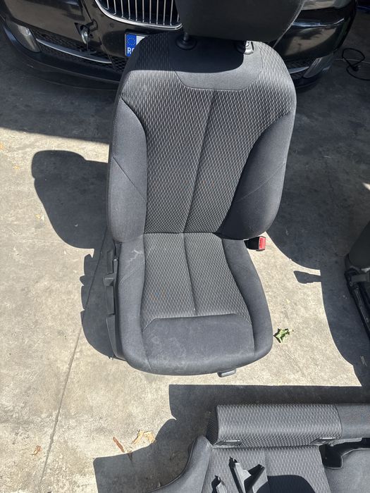 Vand interior f30 cu bancheta rabatabile si incalzire scaune fata