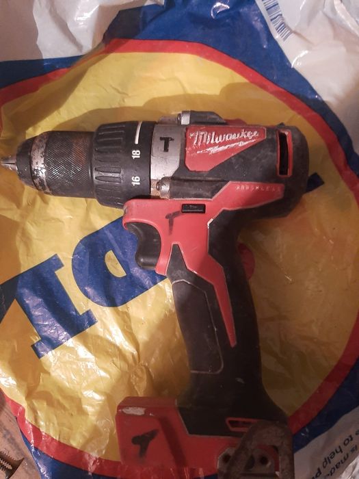 Milwaukee filetan percuti brushles