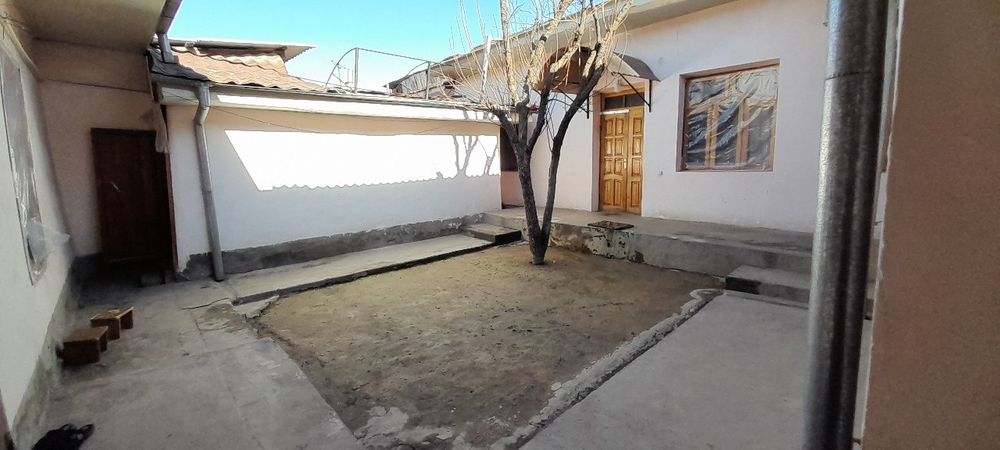 Xovli sotiladi yoli yuzida biznes uchun zor lakatsiya