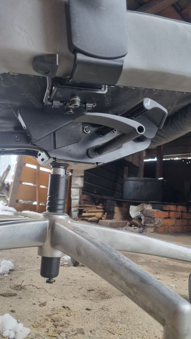 Scaun rotativ din piele