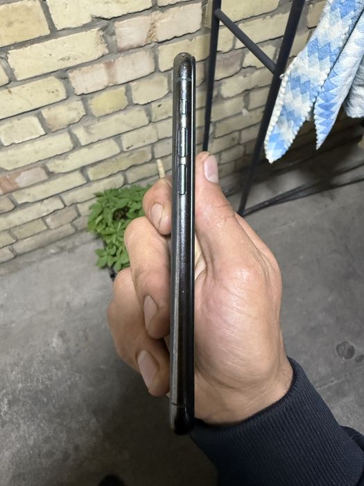Iphone 11 pro srochna sotiladi