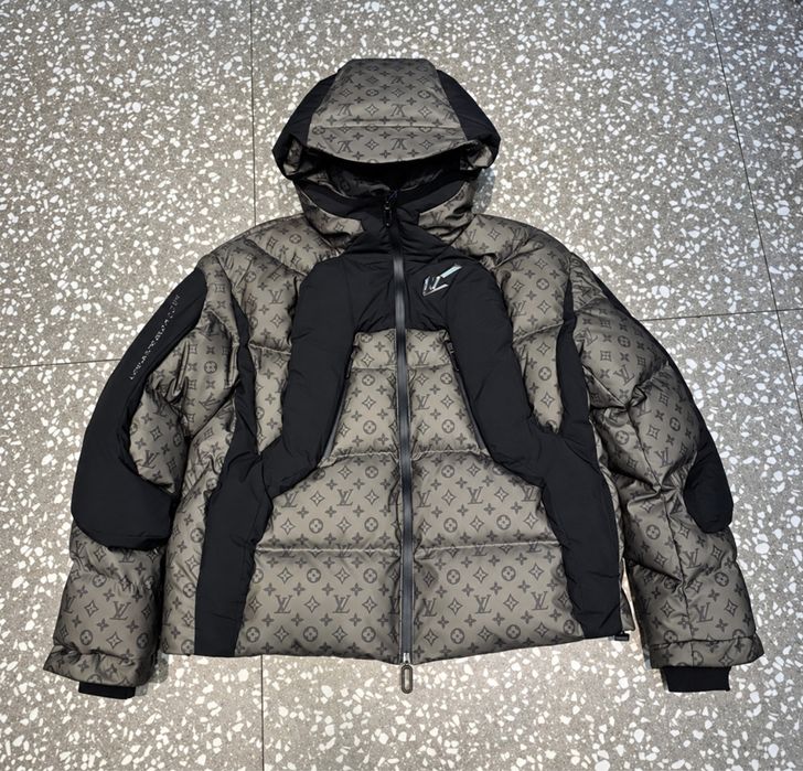 Яке Louis Vuitton 2054