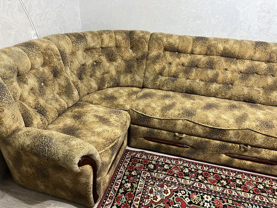 Диван б/у в приличном состоянии.