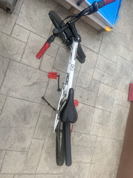 Vând bicicletă B'Twin Rockrider 300, 24 inch