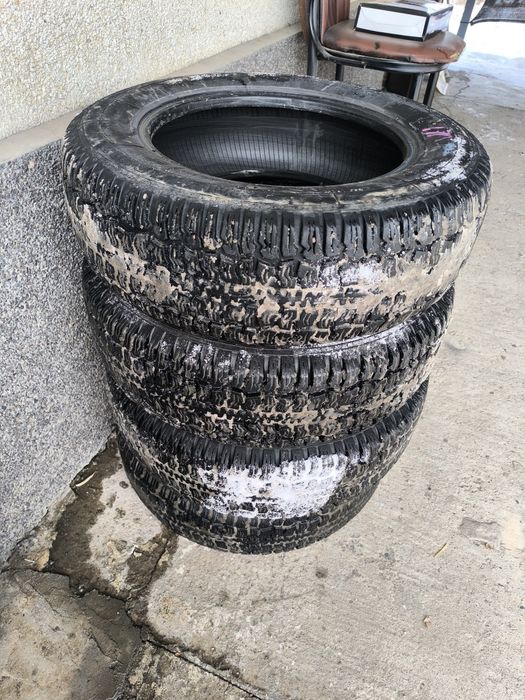 Продам шины на Ниву.
