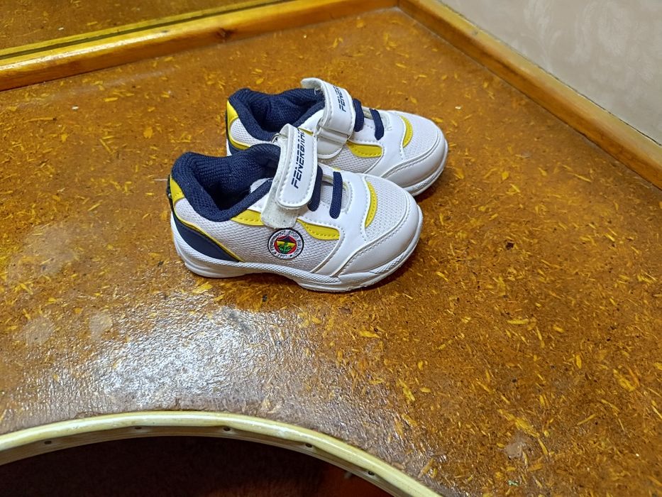 Детские кроссовки