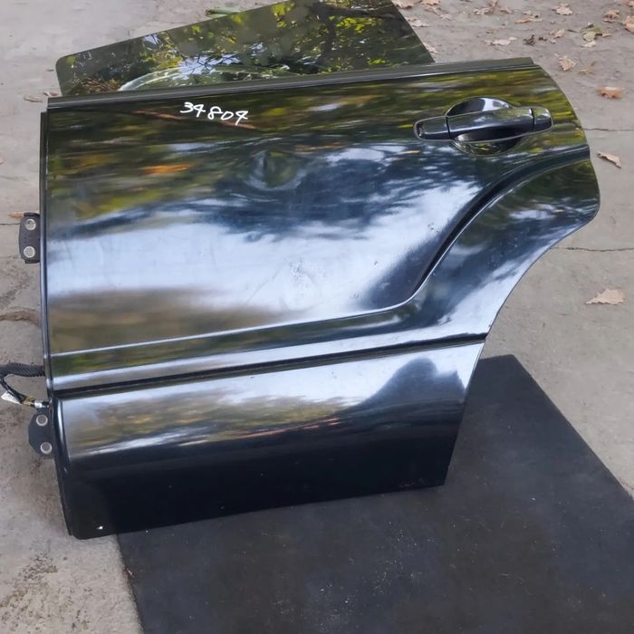 Двери на Subaru Forester Sg Sg  .