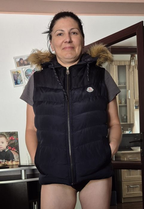 Vesta Moncler dama. Guler detașabil