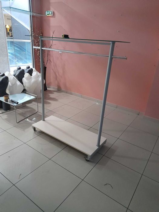 ОБОРУДВАНЕ ЗА МАГАЗИН ЗА ДРЕХИ