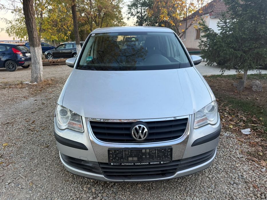 VOLKSWAGEN Touran 2010 — imagine 3