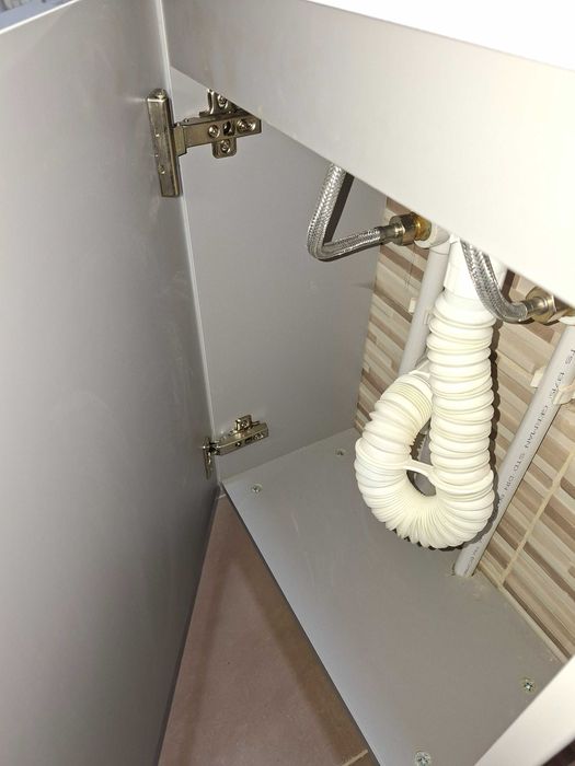 lavoar și mască suspendată