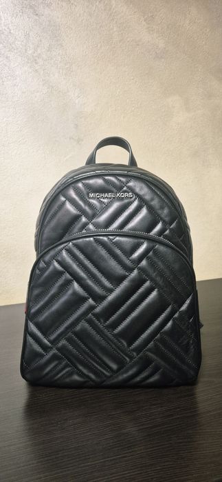Rucsac Michael Kors  din piele . Nou.