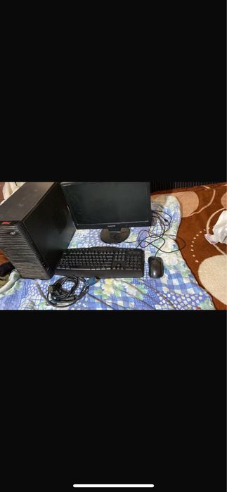 Vand calculator + monitor + tastatura +  mouse  în stare foarte buna.