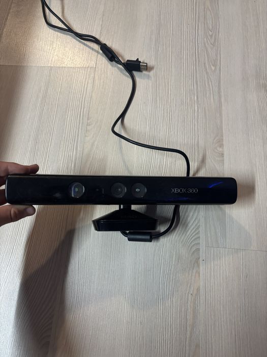Xbox 360 cu 2 controlere si kinect