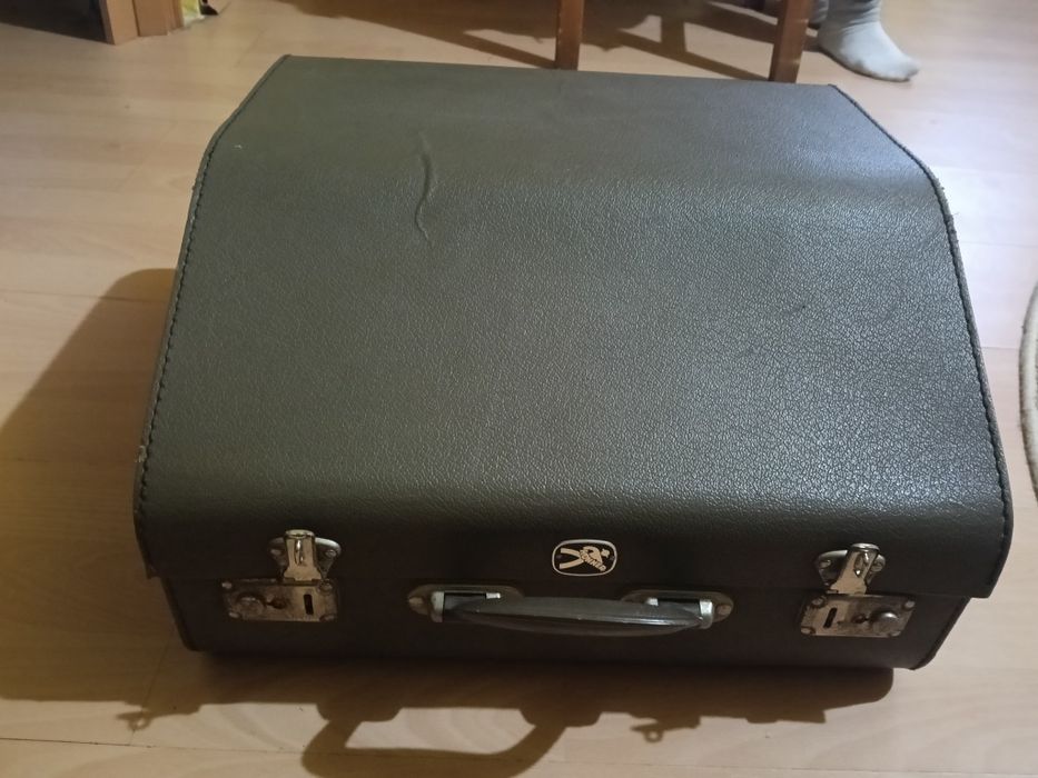 Vând acordeon Honer