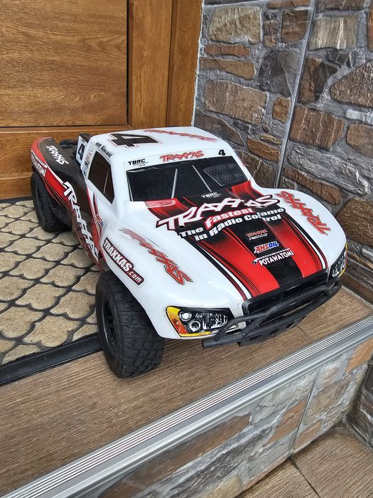 Traxxas Slash VXL 1:10 4x4 cu multe accesorii si baterii