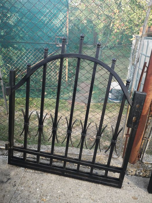 Gard metalic, acces auto și persoane