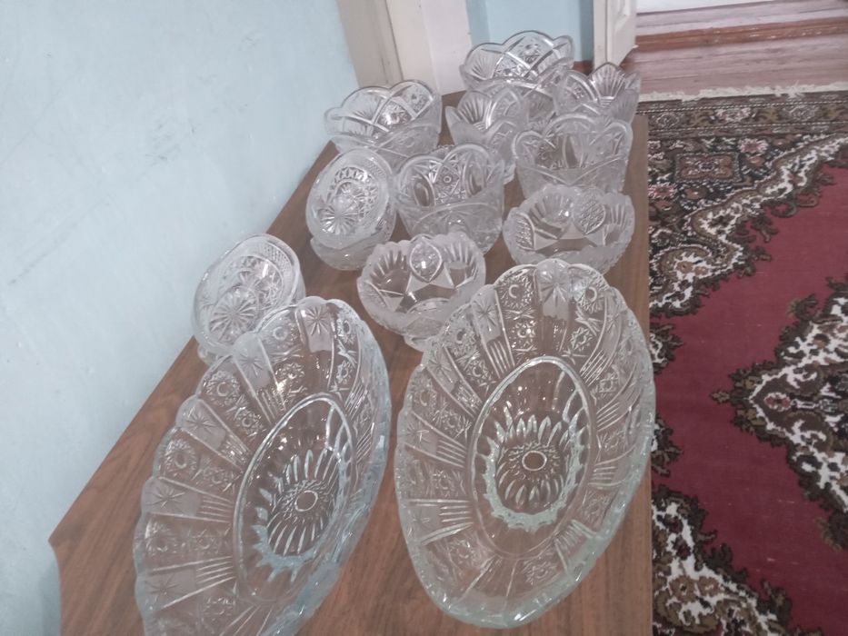 Xrustal idish  sotiladi