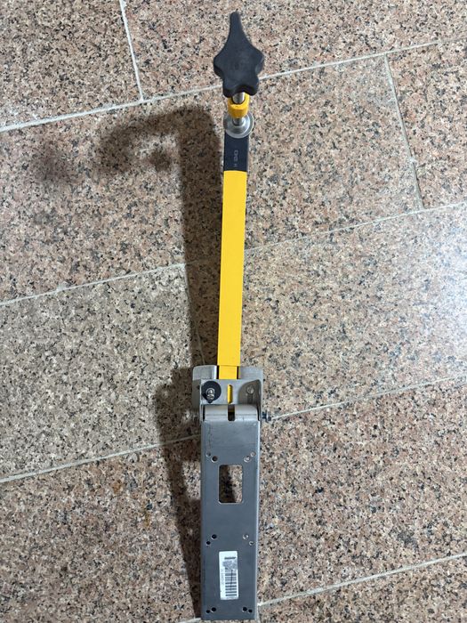 Струбцина для датчика эхолота